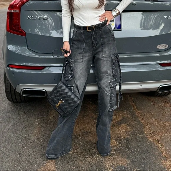 Chic Black Wash Wide Leg Jeans  With Cargo Pockets Detail - Picture 2 of 5